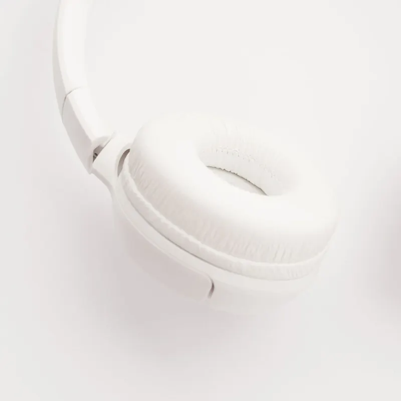 Close-up of the Halo ear cushion and hinge